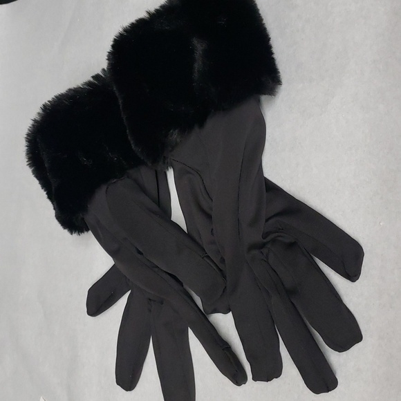 House of Harlow 1960 Black Faux Fur Wristlet with Shearling Trim Gloves, M/L - Picture 6 of 6
